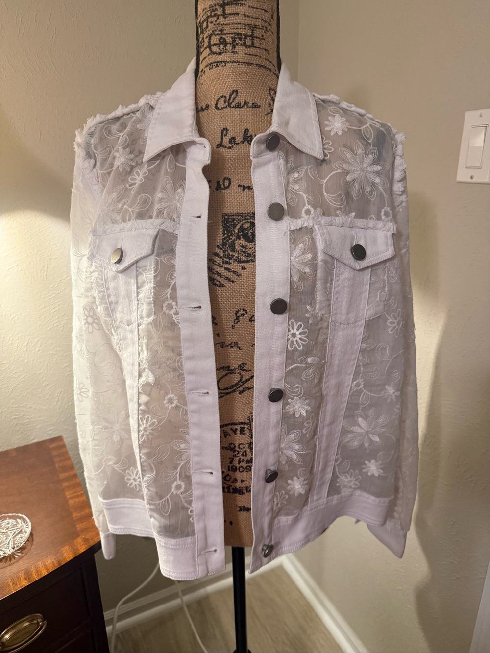 Tru Luxe Jeans White Sheer Floral Embroidered Jacket-Brand New NWT